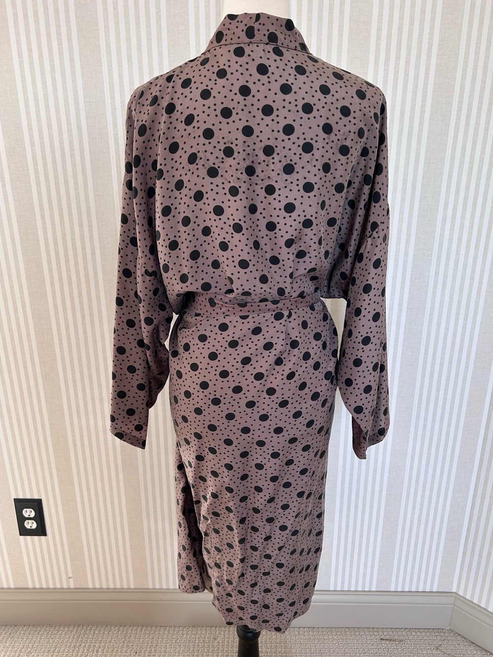 VTG Robert Stock 100% Silk Robe Duster w/ Belt Mauve w/ Black Polka Dot One Size - Picture 2 of 11